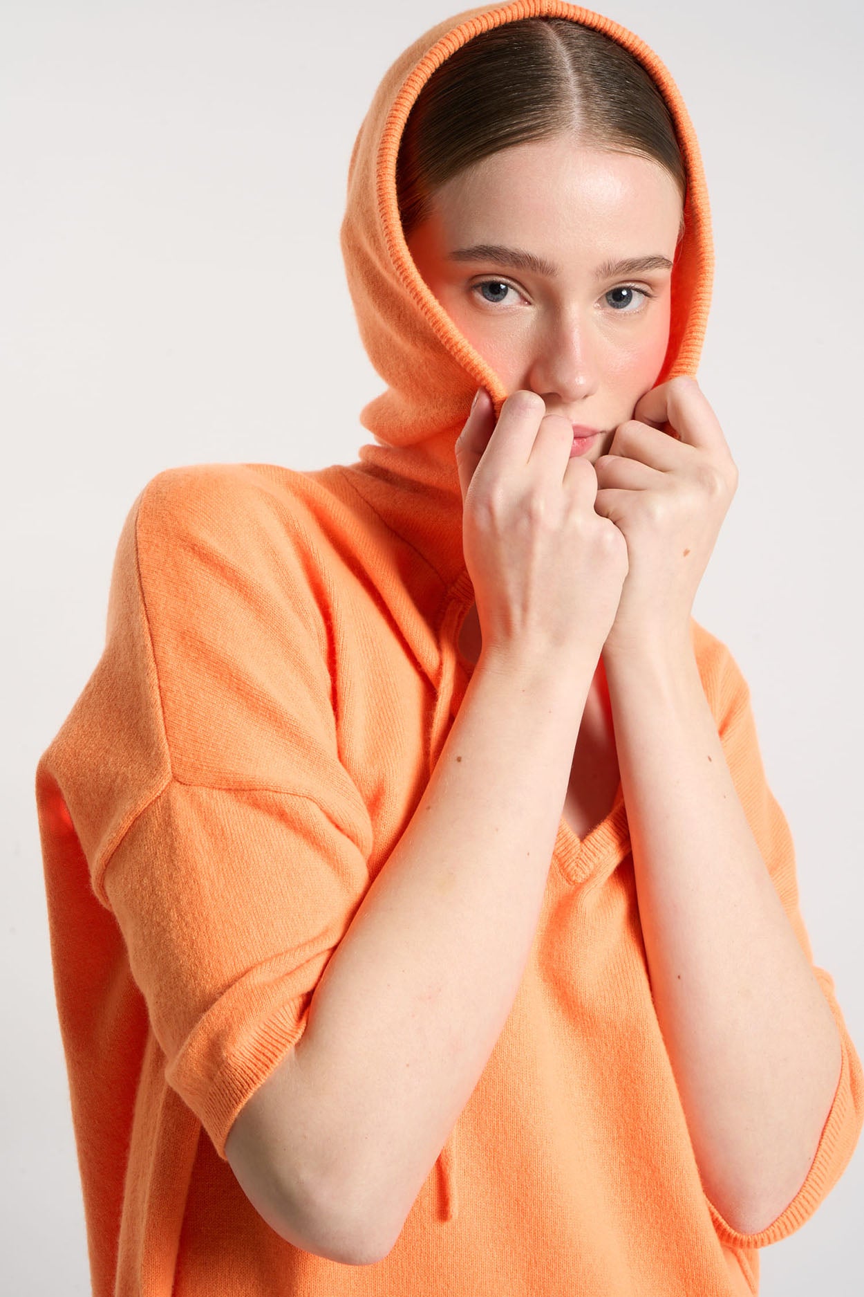 Pull col V hoodie 100% Cachemire MALCOLMA Orange fluo